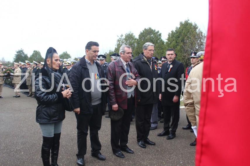 autoritatile din constanta la monumentul eroilor cazuti in primul razboi mondial din cimitirul central autoritatile din constanta la monumentul eroilor cazuti in primul razboi mondial din cimitirul central