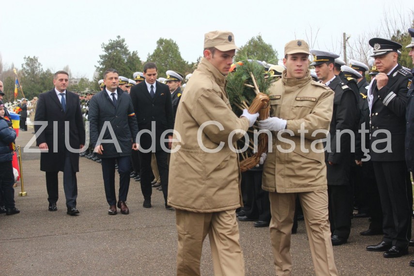 autoritatile din constanta la monumentul eroilor cazuti in primul razboi mondial din cimitirul central autoritatile din constanta la monumentul eroilor cazuti in primul razboi mondial din cimitirul central