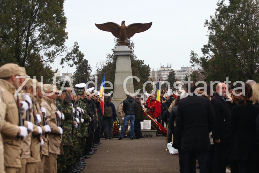 autoritatile din constanta la monumentul eroilor cazuti in primul razboi mondial din cimitirul central autoritatile din constanta la monumentul eroilor cazuti in primul razboi mondial din cimitirul central