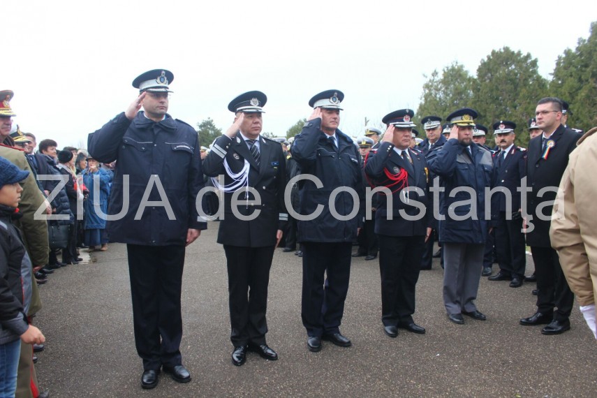 autoritatile din constanta la monumentul eroilor cazuti in primul razboi mondial din cimitirul central autoritatile din constanta la monumentul eroilor cazuti in primul razboi mondial din cimitirul central
