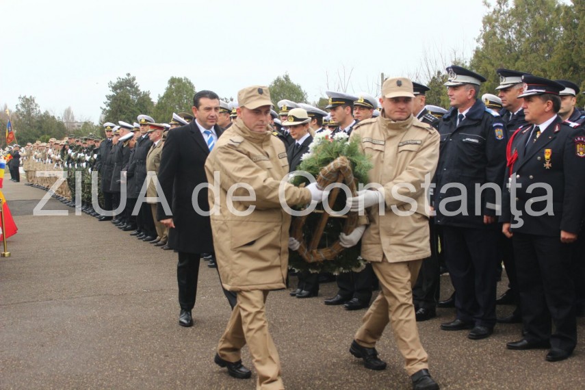 autoritatile din constanta la monumentul eroilor cazuti in primul razboi mondial din cimitirul central autoritatile din constanta la monumentul eroilor cazuti in primul razboi mondial din cimitirul central
