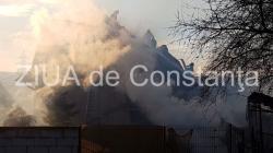 Imagini de la eveniment. Pericol de explozie. Incendiu în localitatea Poarta Albă (galerie foto+video)         