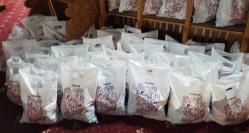 Momente speciale pentru copiii din diverse centre Dănuţ Bertea, paroh al Bisericii „Buna Vestire“ - „Trebuie să ajutăm. Asta ne e menirea“