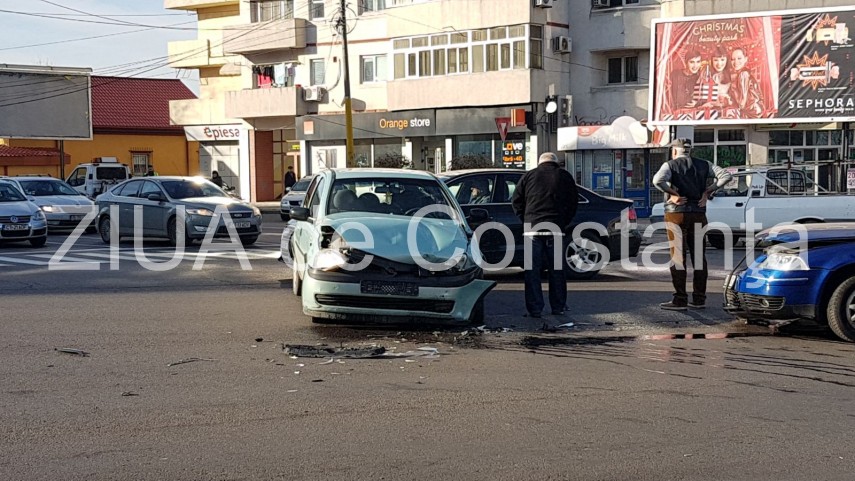 imagini de la eveniment accident rutier in municipiul constanta in zona victoria doua masini implicate imagini de la eveniment accident rutier in municipiul constanta in zona victoria doua masini implicate