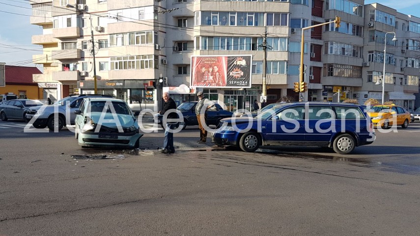 imagini de la eveniment accident rutier in municipiul constanta in zona victoria doua masini implicate imagini de la eveniment accident rutier in municipiul constanta in zona victoria doua masini implicate