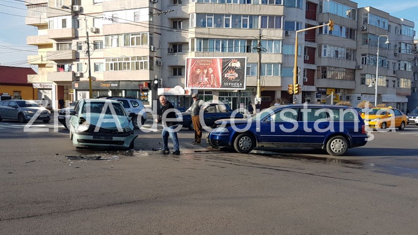 imagini de la eveniment accident rutier in municipiul constanta in zona victoria doua masini implicate imagini de la eveniment accident rutier in municipiul constanta in zona victoria doua masini implicate