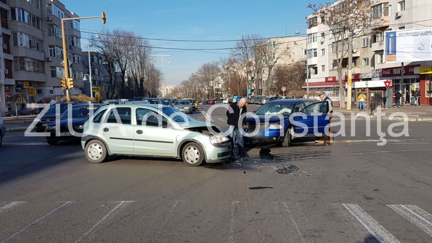 imagini de la eveniment accident rutier in municipiul constanta in zona victoria doua masini implicate imagini de la eveniment accident rutier in municipiul constanta in zona victoria doua masini implicate