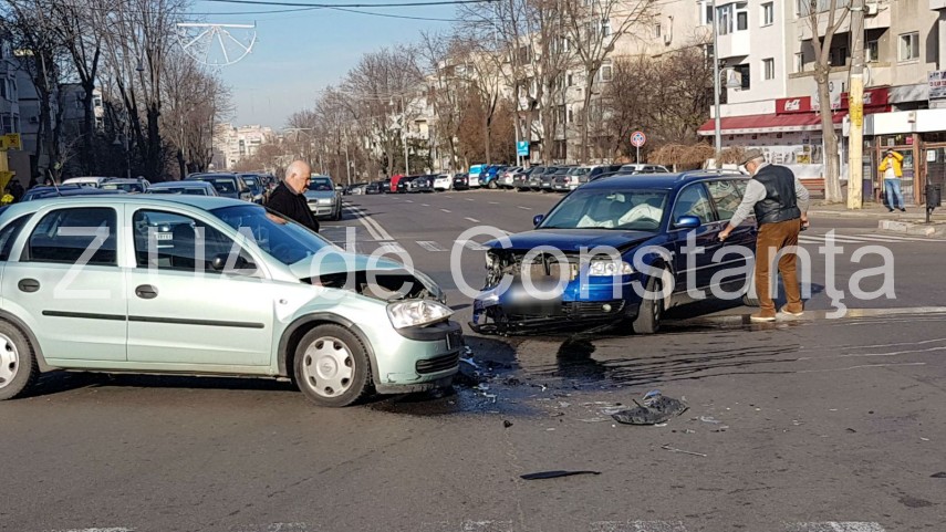 imagini de la eveniment accident rutier in municipiul constanta in zona victoria doua masini implicate imagini de la eveniment accident rutier in municipiul constanta in zona victoria doua masini implicate