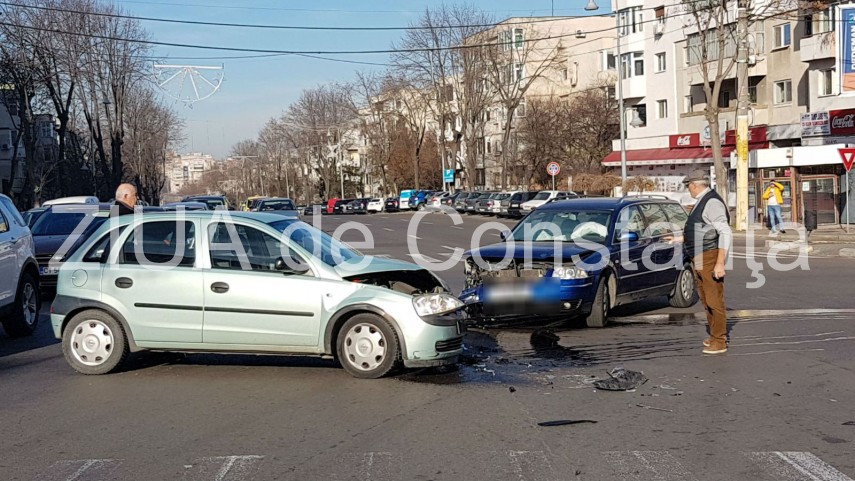imagini de la eveniment accident rutier in municipiul constanta in zona victoria doua masini implicate imagini de la eveniment accident rutier in municipiul constanta in zona victoria doua masini implicate