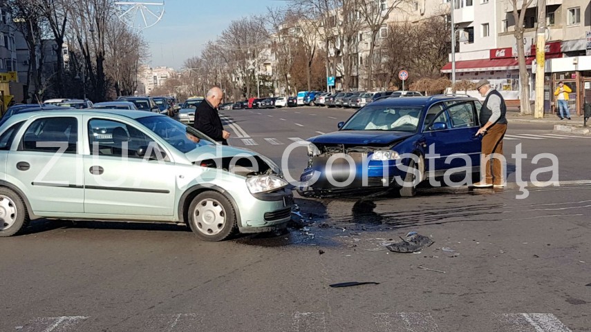imagini de la eveniment accident rutier in municipiul constanta in zona victoria doua masini implicate imagini de la eveniment accident rutier in municipiul constanta in zona victoria doua masini implicate