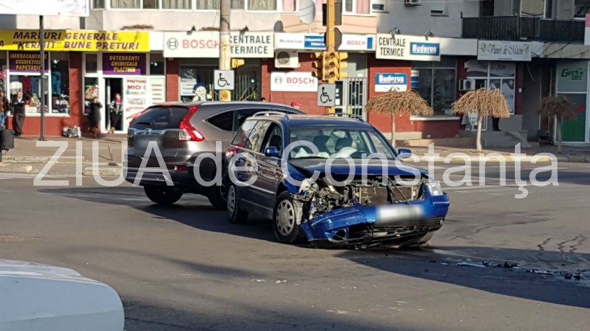 imagini de la eveniment accident rutier in municipiul constanta in zona victoria doua masini implicate imagini de la eveniment accident rutier in municipiul constanta in zona victoria doua masini implicate