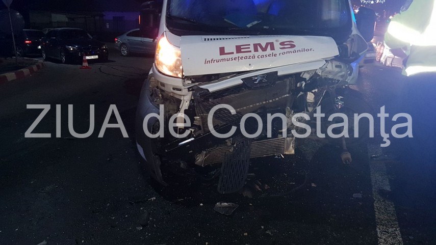 accident rutier in ovidiu patru autoturisme implicate 647055 accident rutier in ovidiu patru autoturisme implicate 647055