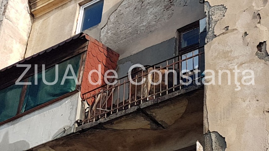 fotoreportaj urmarile incendiului izbucnit la un imobil situat in centrul municipiului constanta in ziua fotoreportaj urmarile incendiului izbucnit la un imobil situat in centrul municipiului constanta in ziua