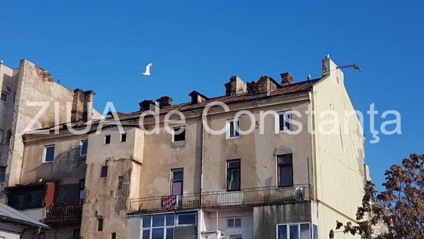 fotoreportaj urmarile incendiului izbucnit la un imobil situat in centrul municipiului constanta in ziua fotoreportaj urmarile incendiului izbucnit la un imobil situat in centrul municipiului constanta in ziua