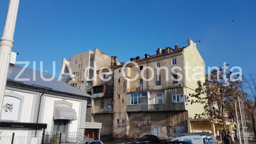 fotoreportaj urmarile incendiului izbucnit la un imobil situat in centrul municipiului constanta in ziua fotoreportaj urmarile incendiului izbucnit la un imobil situat in centrul municipiului constanta in ziua