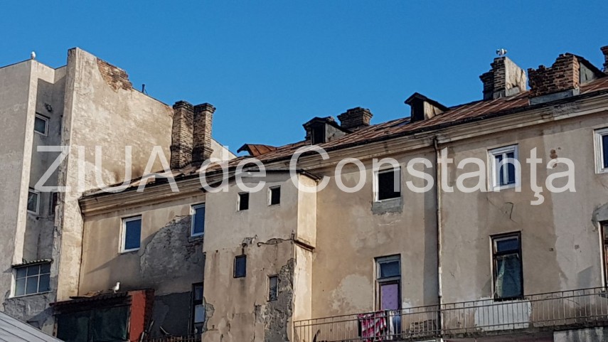 fotoreportaj urmarile incendiului izbucnit la un imobil situat in centrul municipiului constanta in ziua fotoreportaj urmarile incendiului izbucnit la un imobil situat in centrul municipiului constanta in ziua