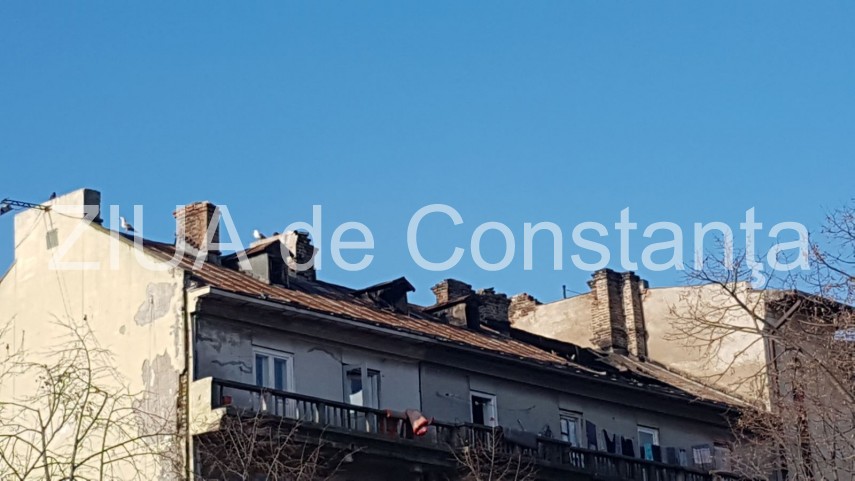 fotoreportaj urmarile incendiului izbucnit la un imobil situat in centrul municipiului constanta in ziua fotoreportaj urmarile incendiului izbucnit la un imobil situat in centrul municipiului constanta in ziua
