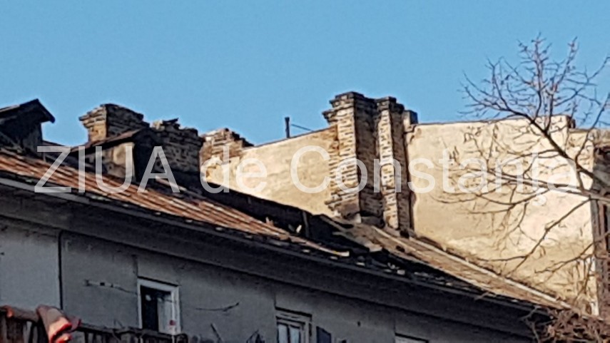 fotoreportaj urmarile incendiului izbucnit la un imobil situat in centrul municipiului constanta in ziua fotoreportaj urmarile incendiului izbucnit la un imobil situat in centrul municipiului constanta in ziua