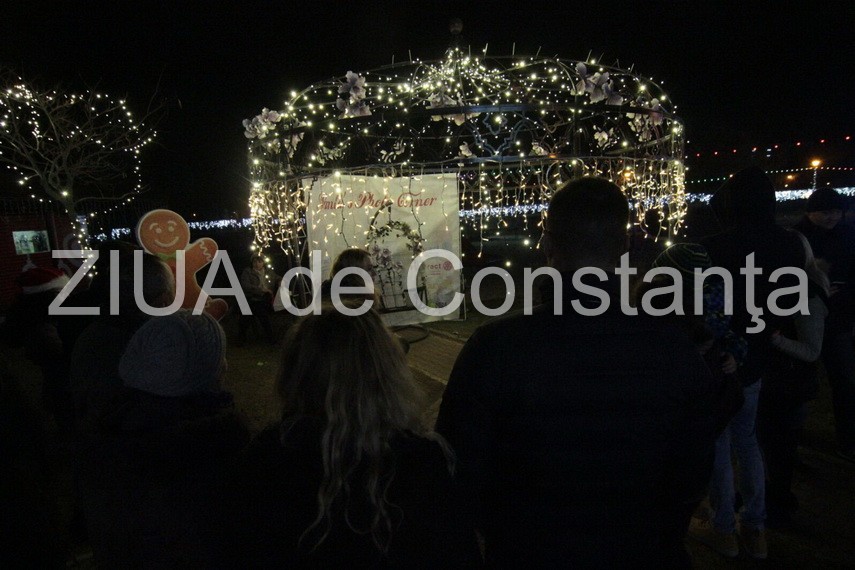 fotoreportaj oraselul copiilor din constanta inca mai poti face poze cu mos craciun 647592 fotoreportaj oraselul copiilor din constanta inca mai poti face poze cu mos craciun 647592