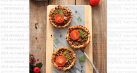 Mini tarte cu linte si bacon