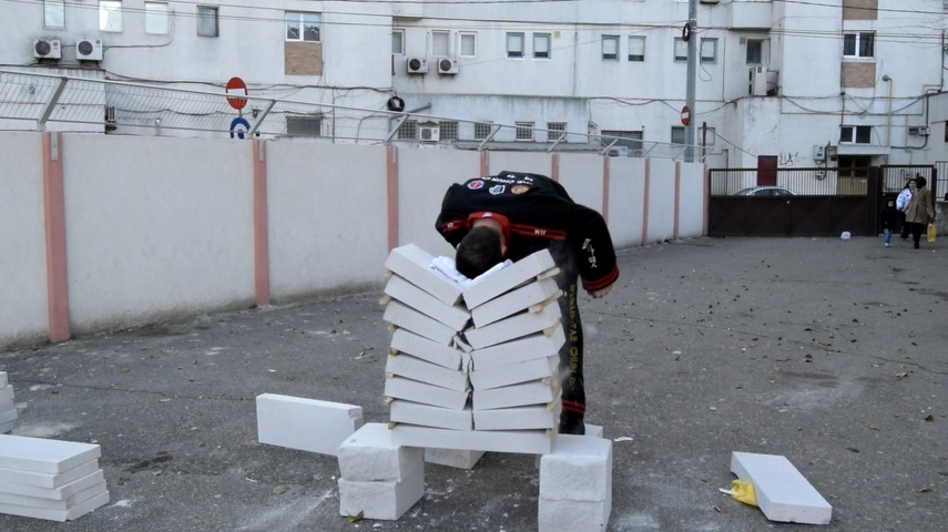 maestrul lazar silviu iordache singurul om din europa care bate cuie cu capul preda tae chun do la constanta maestrul lazar silviu iordache singurul om din europa care bate cuie cu capul preda tae chun do la constanta