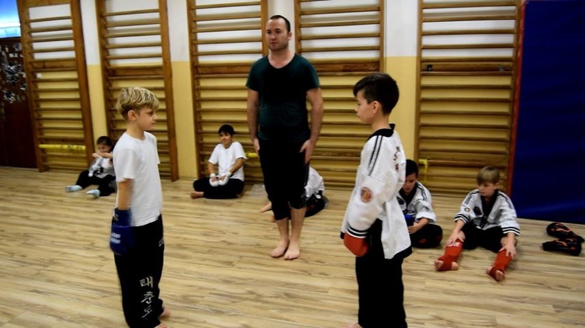 maestrul lazar silviu iordache singurul om din europa care bate cuie cu capul preda tae chun do la constanta maestrul lazar silviu iordache singurul om din europa care bate cuie cu capul preda tae chun do la constanta