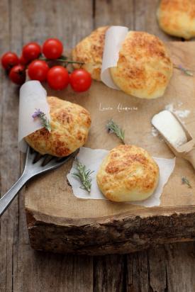 Chifle pufoase cu ricotta