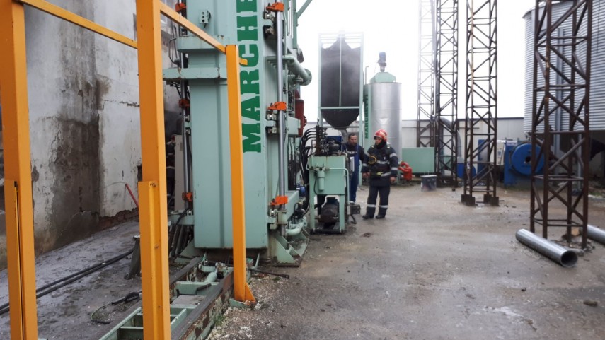 fabrica de mase plastice din judetul prahova cuprinsa de flacari este degajare mare de fum intervin pompierii fabrica de mase plastice din judetul prahova cuprinsa de flacari este degajare mare de fum intervin pompierii