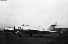 Dublă catastrofă Două avioane subsonice, înfipte în malul Dunării