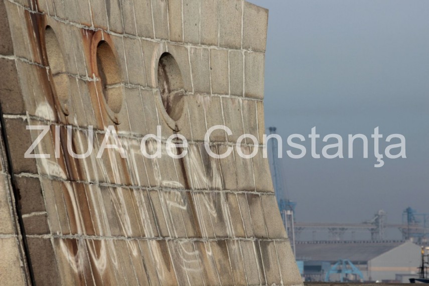 peisaj de iarna la malul marii imagini deosebite surprinse in portul constanta dupa prima ninsoare din peisaj de iarna la malul marii imagini deosebite surprinse in portul constanta dupa prima ninsoare din