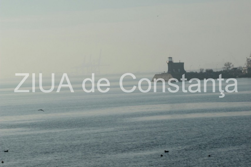 peisaj de iarna la malul marii imagini deosebite surprinse in portul constanta dupa prima ninsoare din peisaj de iarna la malul marii imagini deosebite surprinse in portul constanta dupa prima ninsoare din