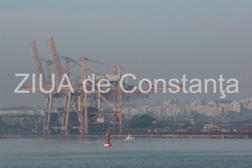 peisaj de iarna la malul marii imagini deosebite surprinse in portul constanta dupa prima ninsoare din peisaj de iarna la malul marii imagini deosebite surprinse in portul constanta dupa prima ninsoare din