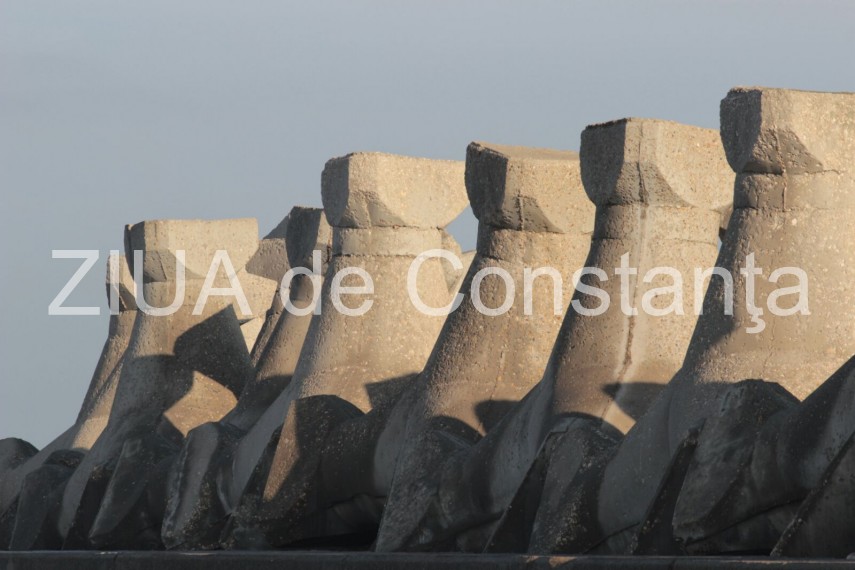 peisaj de iarna la malul marii imagini deosebite surprinse in portul constanta dupa prima ninsoare din peisaj de iarna la malul marii imagini deosebite surprinse in portul constanta dupa prima ninsoare din