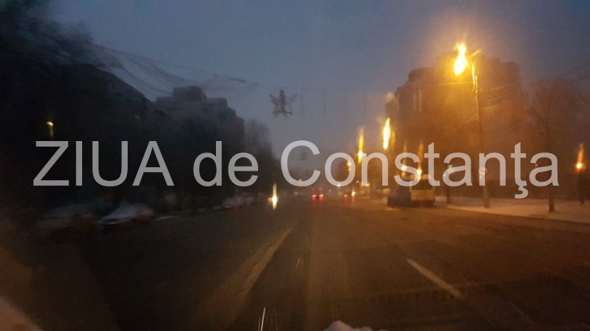 trafic in conditii de iarna pe strazile si bulevardele din municipiul constanta carosabilul este acoperit trafic in conditii de iarna pe strazile si bulevardele din municipiul constanta carosabilul este acoperit