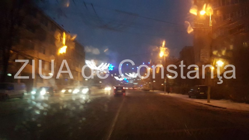 trafic in conditii de iarna pe strazile si bulevardele din municipiul constanta carosabilul este acoperit trafic in conditii de iarna pe strazile si bulevardele din municipiul constanta carosabilul este acoperit