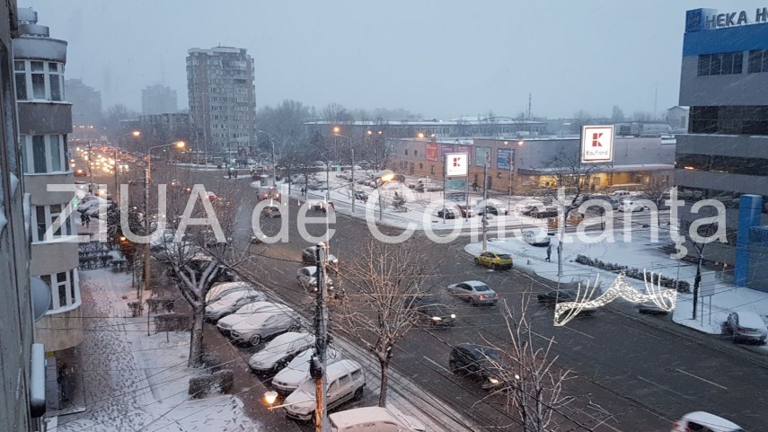 trafic in conditii de iarna pe strazile si bulevardele din municipiul constanta carosabilul este acoperit trafic in conditii de iarna pe strazile si bulevardele din municipiul constanta carosabilul este acoperit