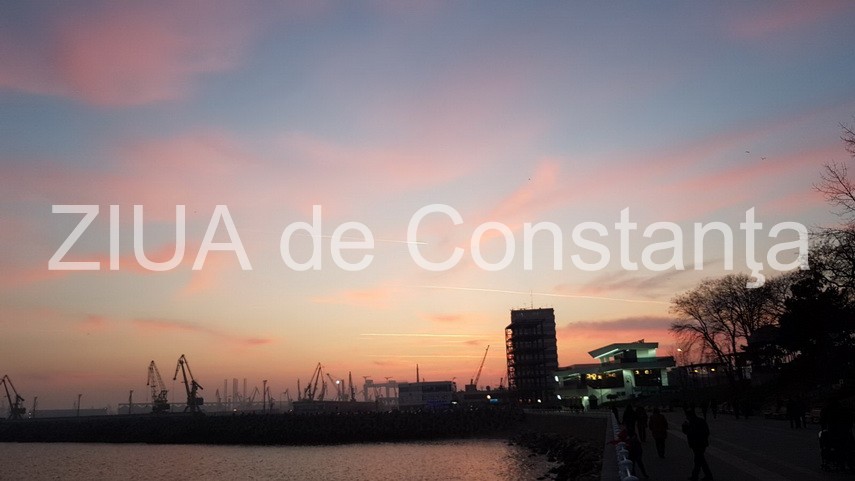 iata cum se vede noaptea localul the view ridicat pe locul restaurantului vraja marii cum vi se pare iata cum se vede noaptea localul the view ridicat pe locul restaurantului vraja marii cum vi se pare