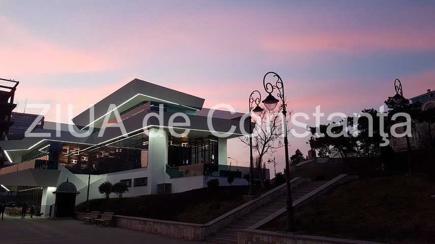 iata cum se vede noaptea localul the view ridicat pe locul restaurantului vraja marii cum vi se pare iata cum se vede noaptea localul the view ridicat pe locul restaurantului vraja marii cum vi se pare