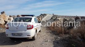 UPDATE. Imagini de la eveniment. Descoperire macabră în zona Pescărie din Constanța. O persoană a fost găsită decedată între stabilopozi (galerie foto+video)                       