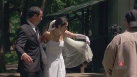 Funny video Un tip arunca cu apa catre mireasa