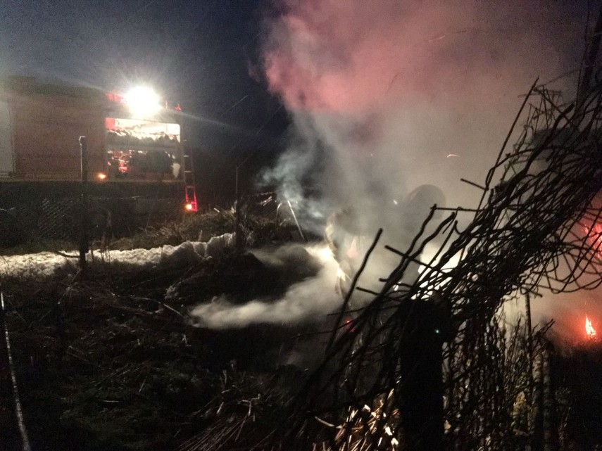 incendiu la murighiol judetul tulcea interventie in forta a pompierilor 650573 incendiu la murighiol judetul tulcea interventie in forta a pompierilor 650573