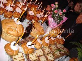 Este Sâmbăta morţilor. Sunt pomeniţi cei care s-au stins fără lumânare la căpătâi