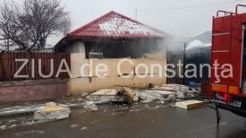 Imagini de la evenimentIncendiu la o locuință din Constanța. Un perete s-a prăbușit în urma exploziei (galerie foto+video)  