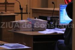 Poliţiştii Mihai Dobrescu şi Ionuţ Popîrţac, acuzaţi de luare de mită, rămân sub control judiciar 