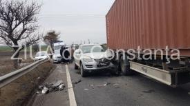 Imagini de la eveniment. Accident rutier pe DN 3 Valu lui Traian - Constanța. Două mașini implicate. O persoană a fost rănită (galerie foto + video)     