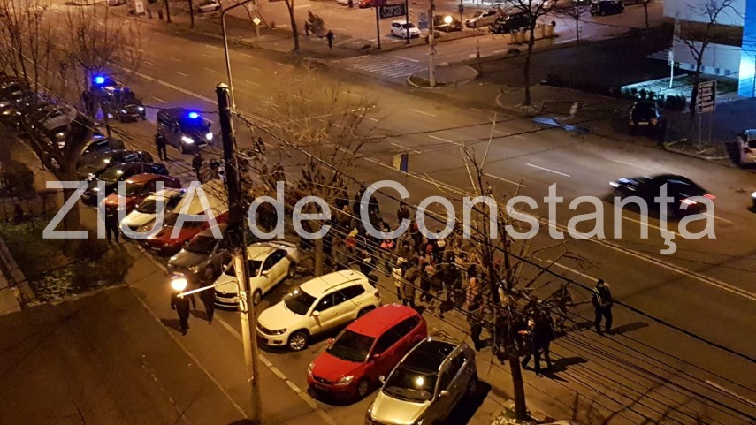 constanta protest in fata prefecturii pentru sustinerea dna si a procurorului sef laura codruta kovesi constanta protest in fata prefecturii pentru sustinerea dna si a procurorului sef laura codruta kovesi