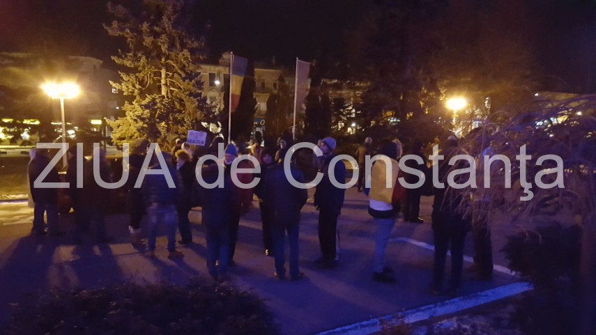 constanta protest in fata prefecturii pentru sustinerea dna si a procurorului sef laura codruta kovesi constanta protest in fata prefecturii pentru sustinerea dna si a procurorului sef laura codruta kovesi