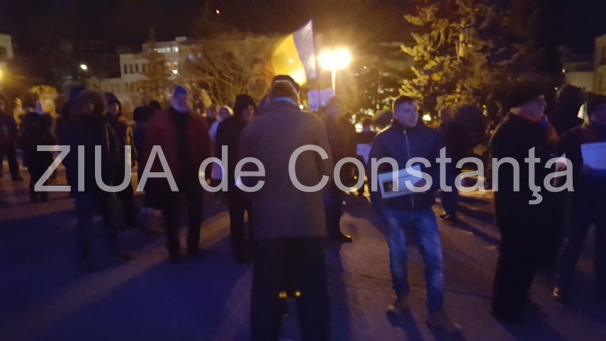 constanta protest in fata prefecturii pentru sustinerea dna si a procurorului sef laura codruta kovesi constanta protest in fata prefecturii pentru sustinerea dna si a procurorului sef laura codruta kovesi