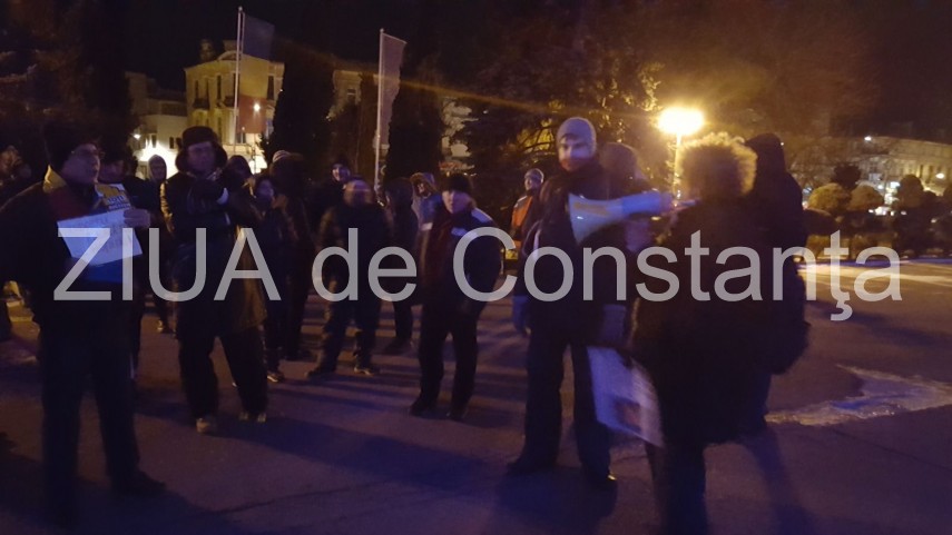 constanta protest in fata prefecturii pentru sustinerea dna si a procurorului sef laura codruta kovesi constanta protest in fata prefecturii pentru sustinerea dna si a procurorului sef laura codruta kovesi
