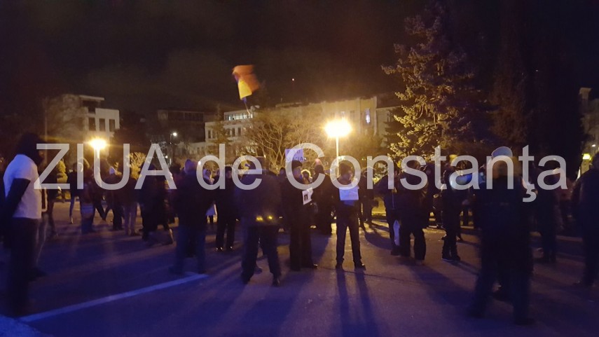 constanta protest in fata prefecturii pentru sustinerea dna si a procurorului sef laura codruta kovesi constanta protest in fata prefecturii pentru sustinerea dna si a procurorului sef laura codruta kovesi
